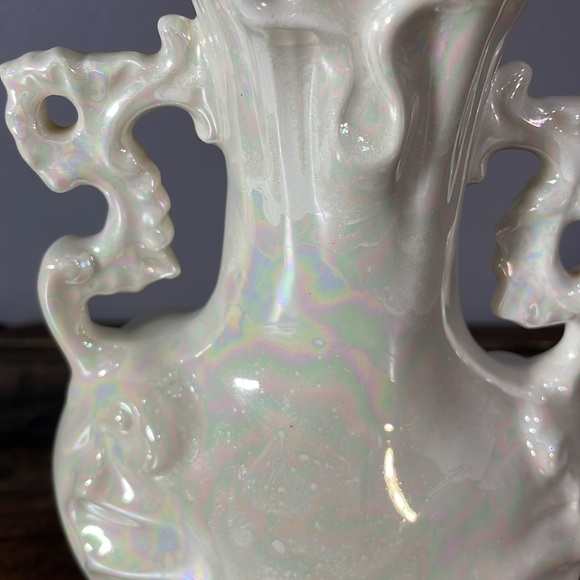 Vintage vase with iridescent glaze in ivory. Hand made by Elsie D. in 1978 - Picture 9 of 17
